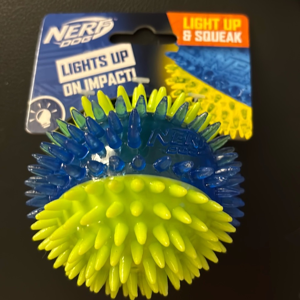 NWT! Nerf Dog Light up dental spikes and squeak toy